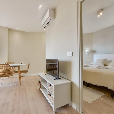 Guzman - Castell Apartman