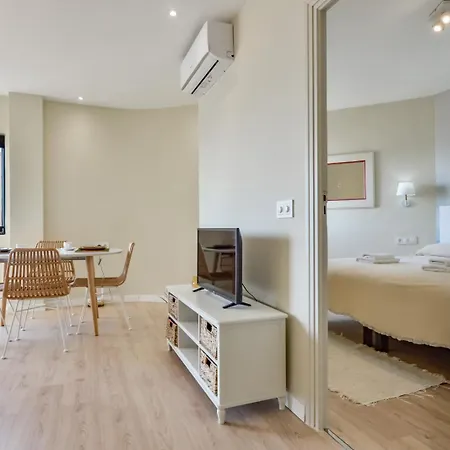 Guzman - Castell Apartman